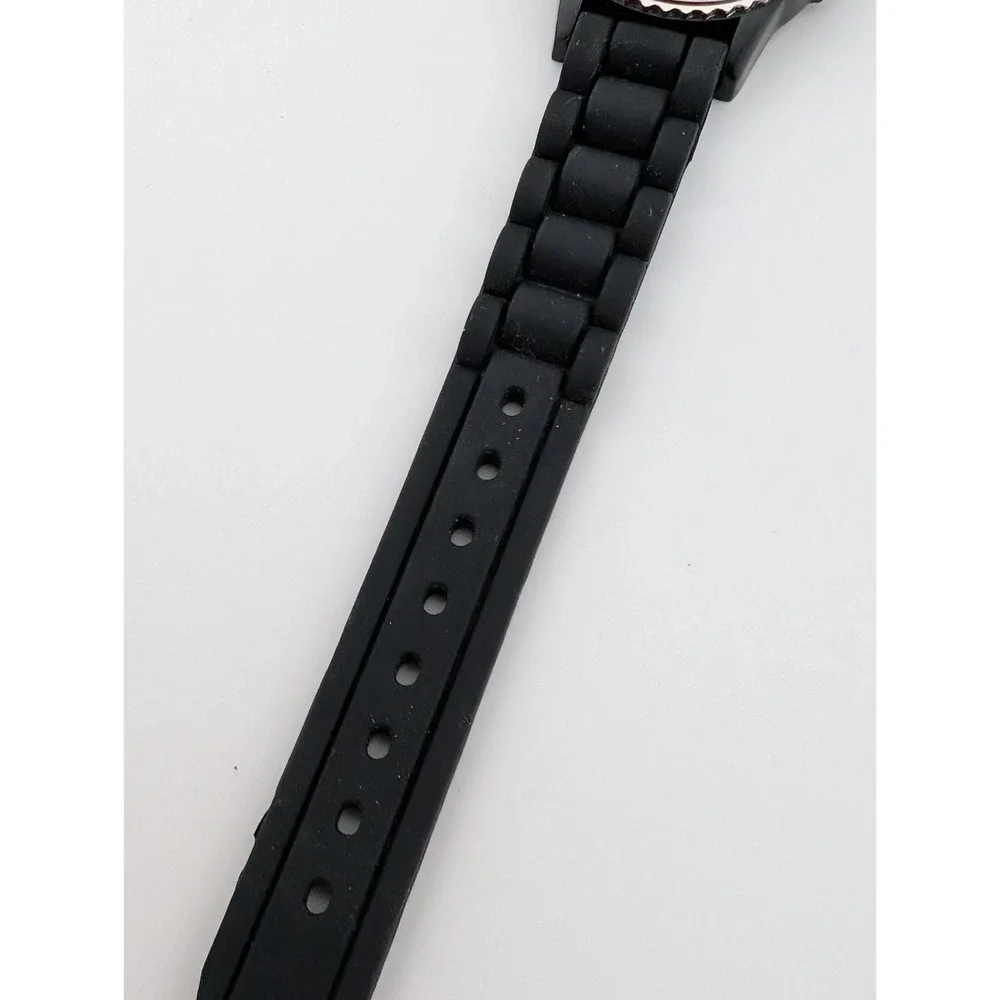 Geneva Watch Women 32mm Case‎ Rhinestone Bezel Black Silicone Band- New Battery